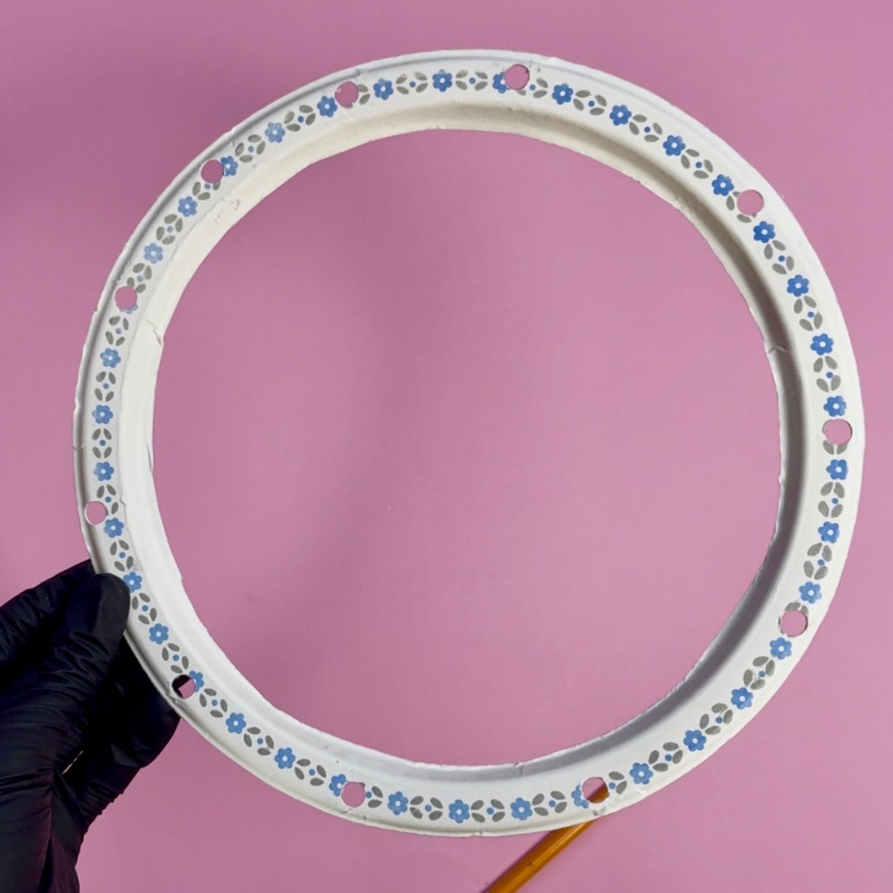 DIY Dreamcatcher with Paper Plates and Wool