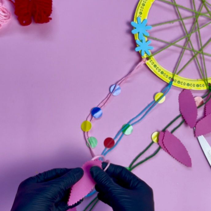 DIY Dreamcatcher with Paper Plates and Wool