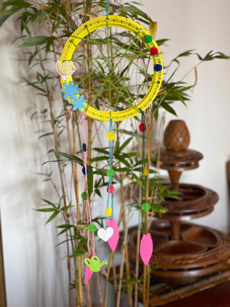 DIY Dreamcatcher with Paper Plates and Wool
