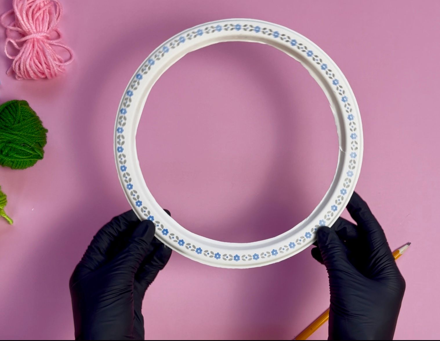 DIY Dreamcatcher with Paper Plates and Wool