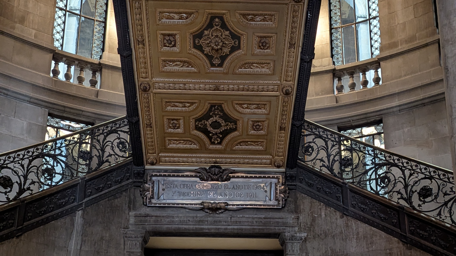 Peek inside the Munal - Mexico City