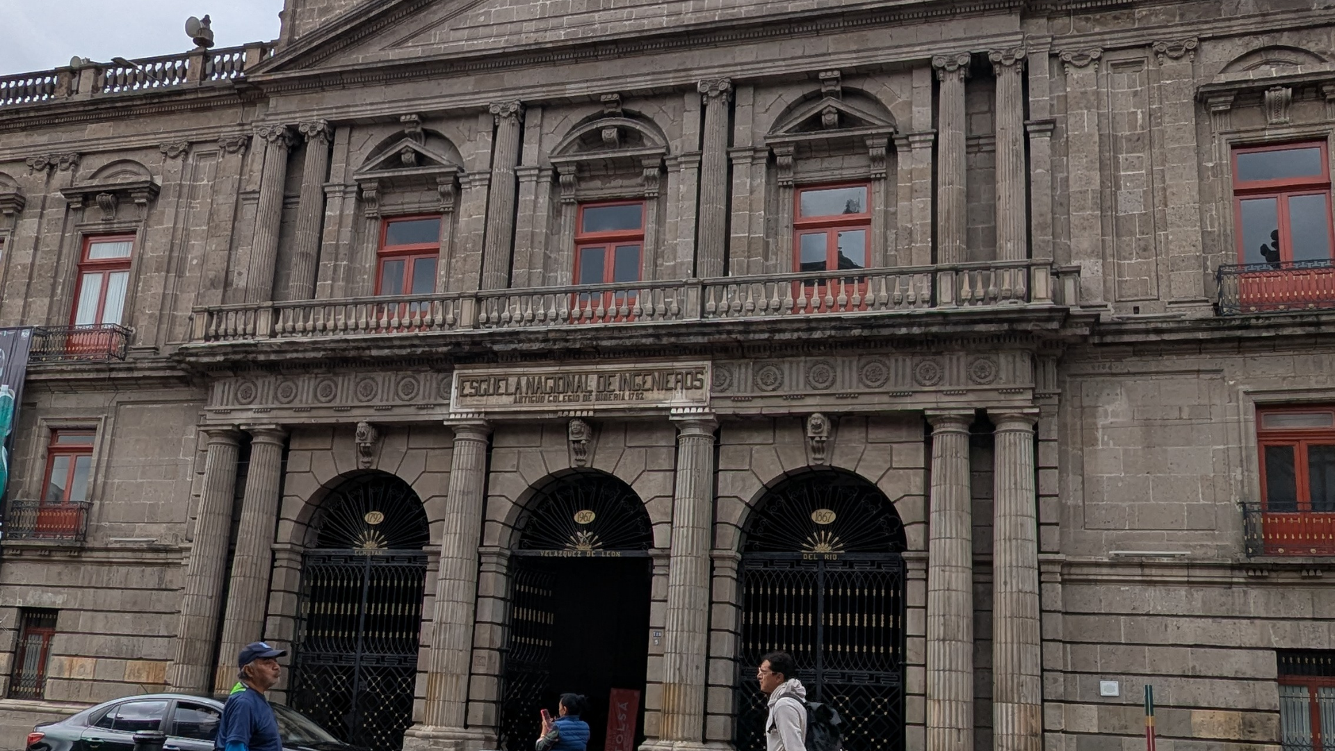Peek inside the Munal - Mexico City