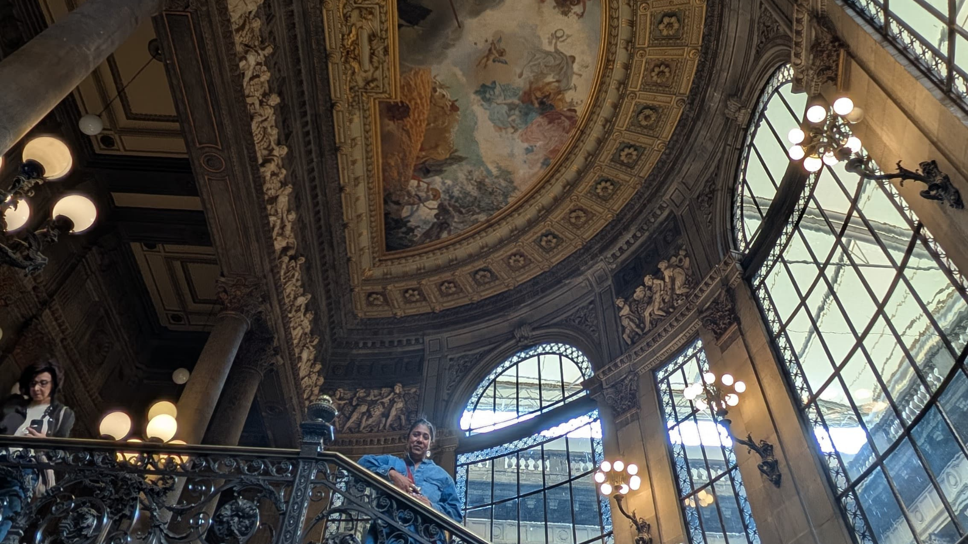 Peek inside the Munal - Mexico City