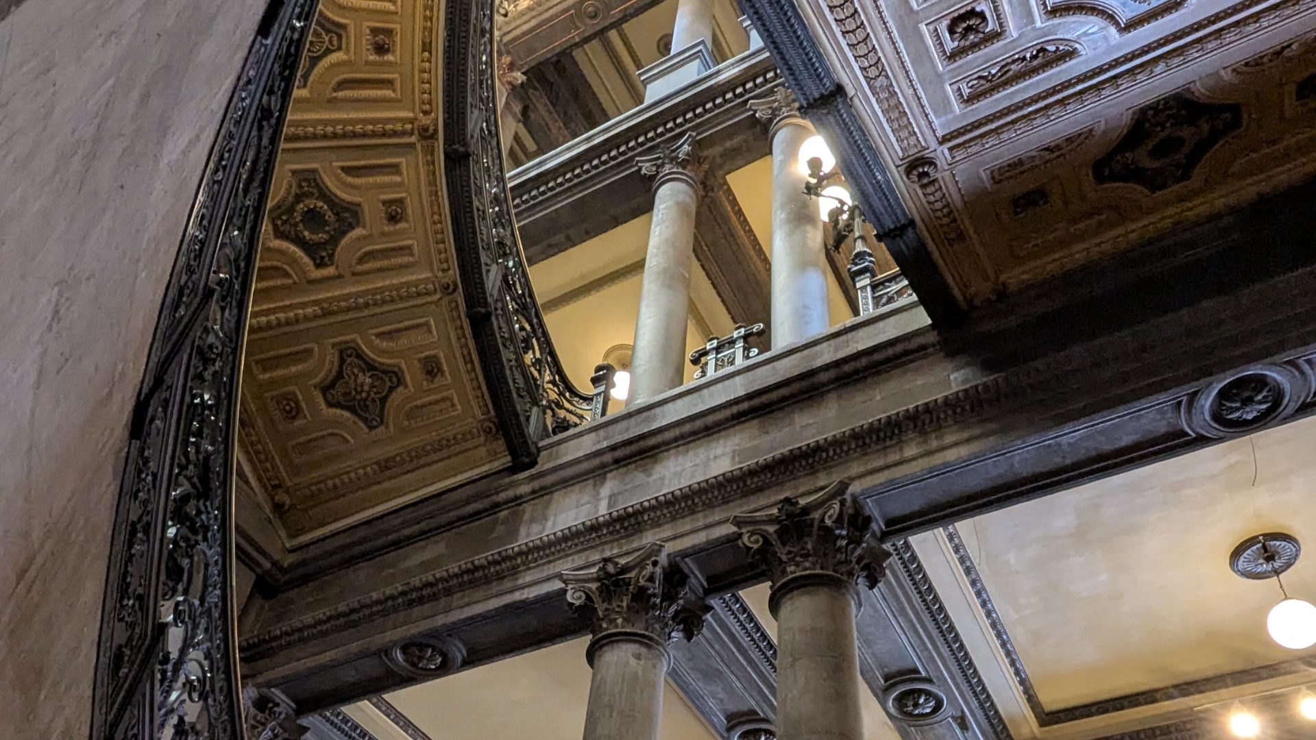 Peek inside the Munal - Mexico City